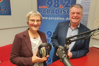 Anne Hanhörster und Diakon Ingo Moy bei 98,2 Radio Paradiso