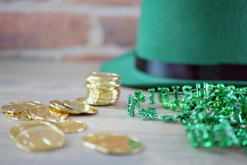 Saint Patricks Day Hut und Münzen